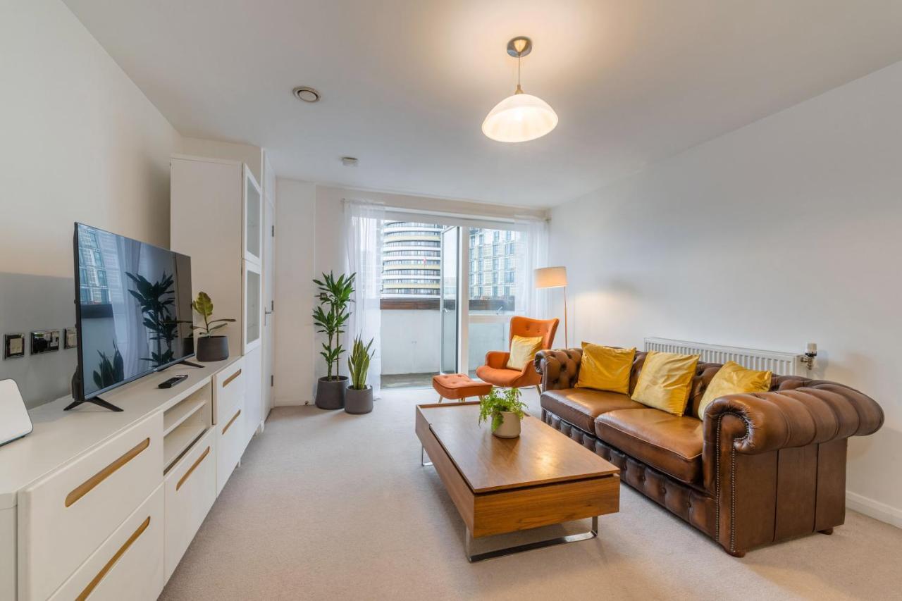 Luxury 2 Bedroom Large Balcony 5 Minutes To Kensington, Holland Park, Westfield Shopping Centre, Portobello Market London Exterior foto